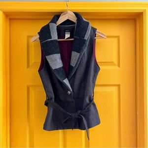 Preloved Made in Canada Black and Gray Vest with Plaid Collar